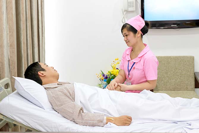 Anh hỏi em sao chọn nghề điều dưỡng?