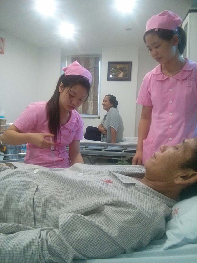 Bệnh nhân Phong Chăn - Lào nằm điều trị tại bệnh viện Ung Bướu Hưng Việt