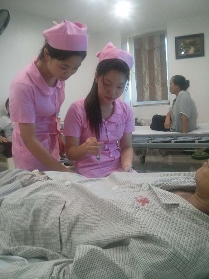 Bệnh nhân Phong Chăn - Lào nằm điều trị tại bệnh viện Ung Bướu Hưng Việt