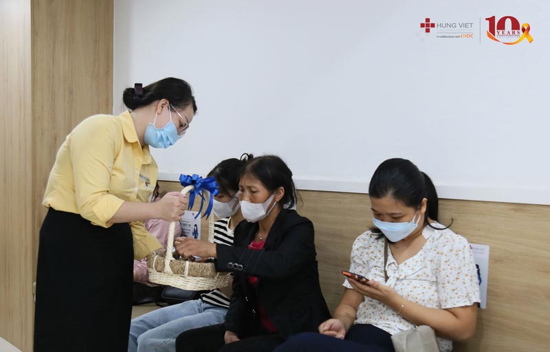 Hệ thống Y tế Hưng Việt cùng khách hàng chung vui mừng sinh nhật 10 tuổi
