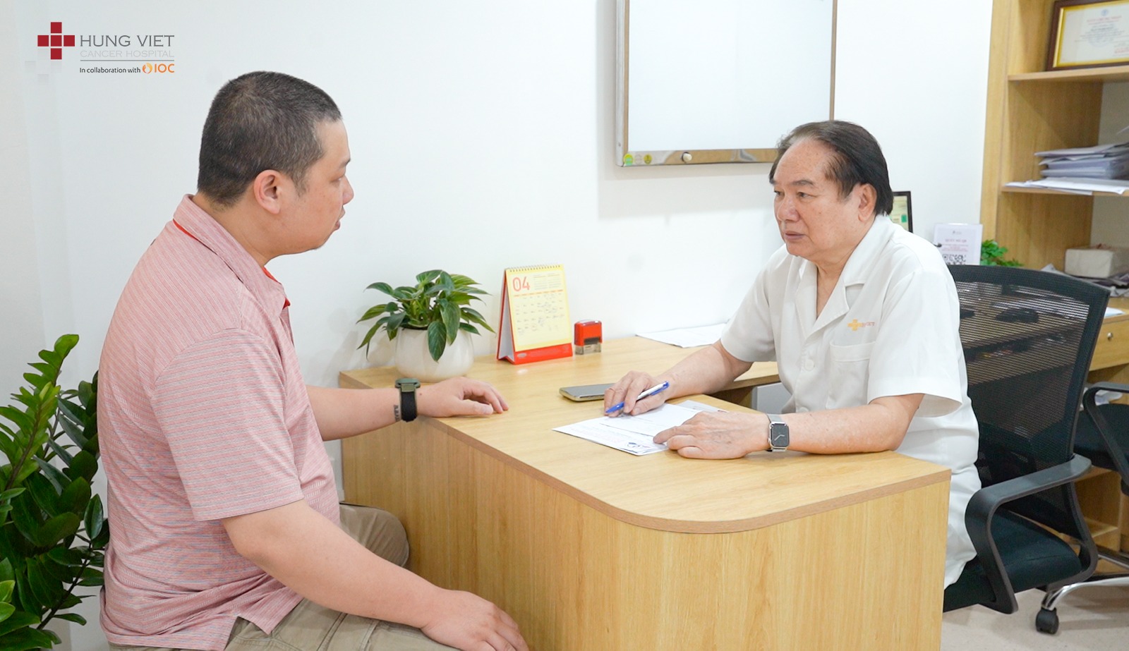 Đau dạ dày có nguy hiểm không? Khám đau dạ dày với GS,TS BS Hà Văn Quyết