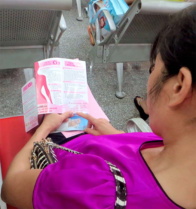 Tìm hiểu những kiến thức về bệnh ung thư trong lúc ngồi chờ tới lượt khám kiem tra suc khoe dinh ky hang nam